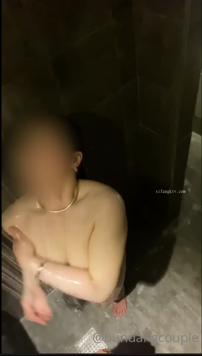 Avove无毛逼逼骚气妹子高跟鞋黑丝啪啪，翘屁股手指插入舔逼口交后入猛操